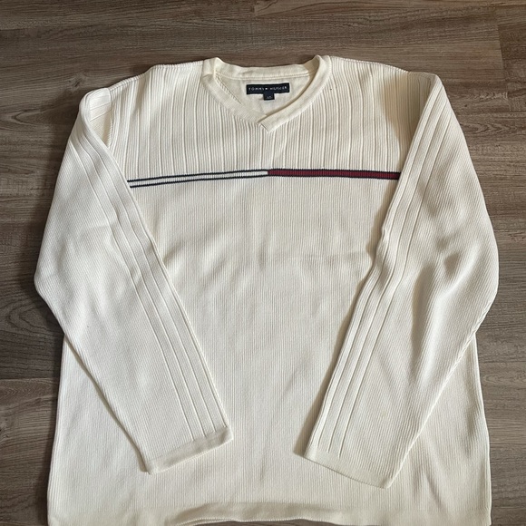 Tommy Hilfiger Sweater - Picture 1 of 3